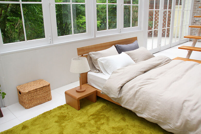 北欧スタイルのスタンダードなデザインで人気のロータイプ木製ベッド ダブルロングサイズ ルーシー(ブラウン)