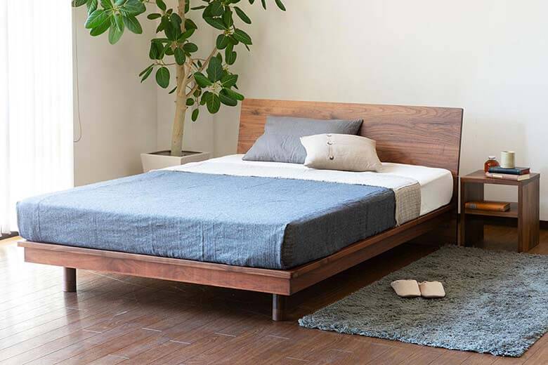  無垢材を使ったシンプルで落ち着いたデザインが魅力の日本製ベッド キングサイズ ヴェール(ウォールナット)