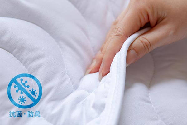 ウォッシャブルベッドパッドは抗菌・防臭綿を使用した、お家で簡単にお洗濯のできるベッドパッドです。