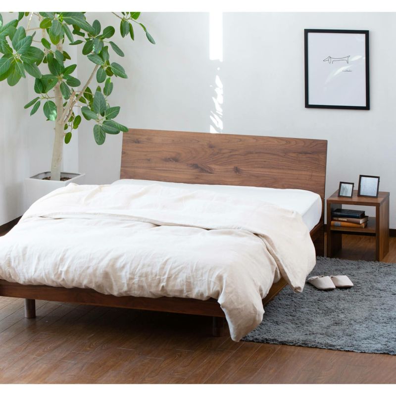 木製（天然木）のベッドフレーム